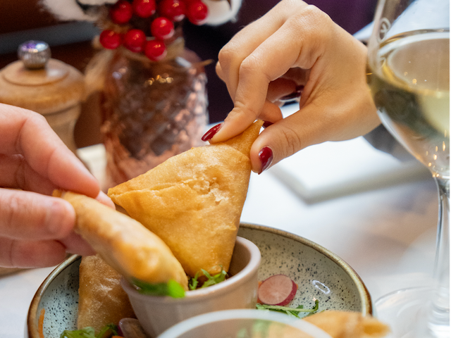 OPÉRA CAFÉ Samoussa de porc x4